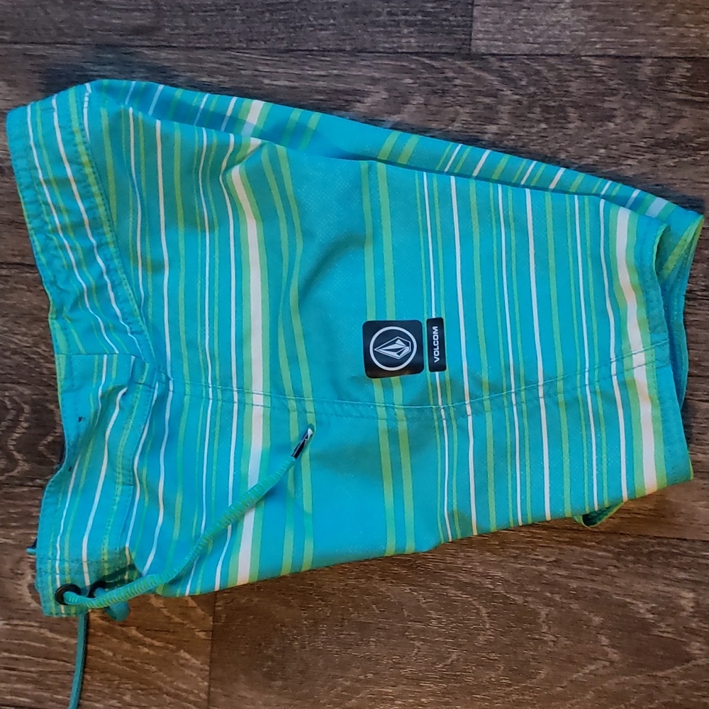 Volcom Board Shorts - Picture 4 of 5